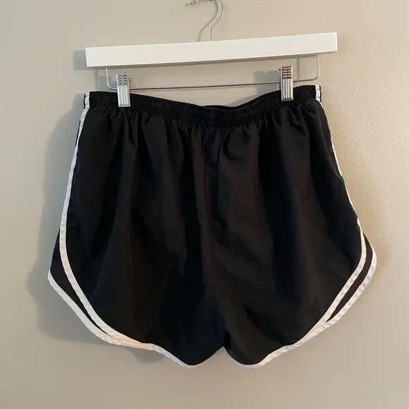 Nike Women's DriFit Tempo Running Shorts Black Size XL - Picture 3 of 4